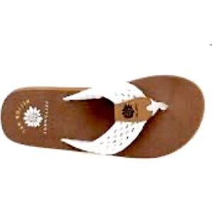 YELLOW BOX NANA WHITE FLIP FLOP NEW IN BOX MEDIUM WIDTH